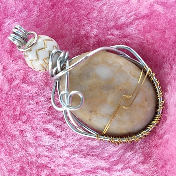 NWT Handcrafted Moonstone ๐ Pendant - Picture 2 of 4